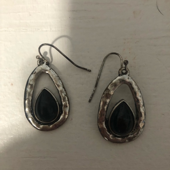 Beautiful silver metal necklace with black marble stones and matching earrings. - Picture 3 of 3